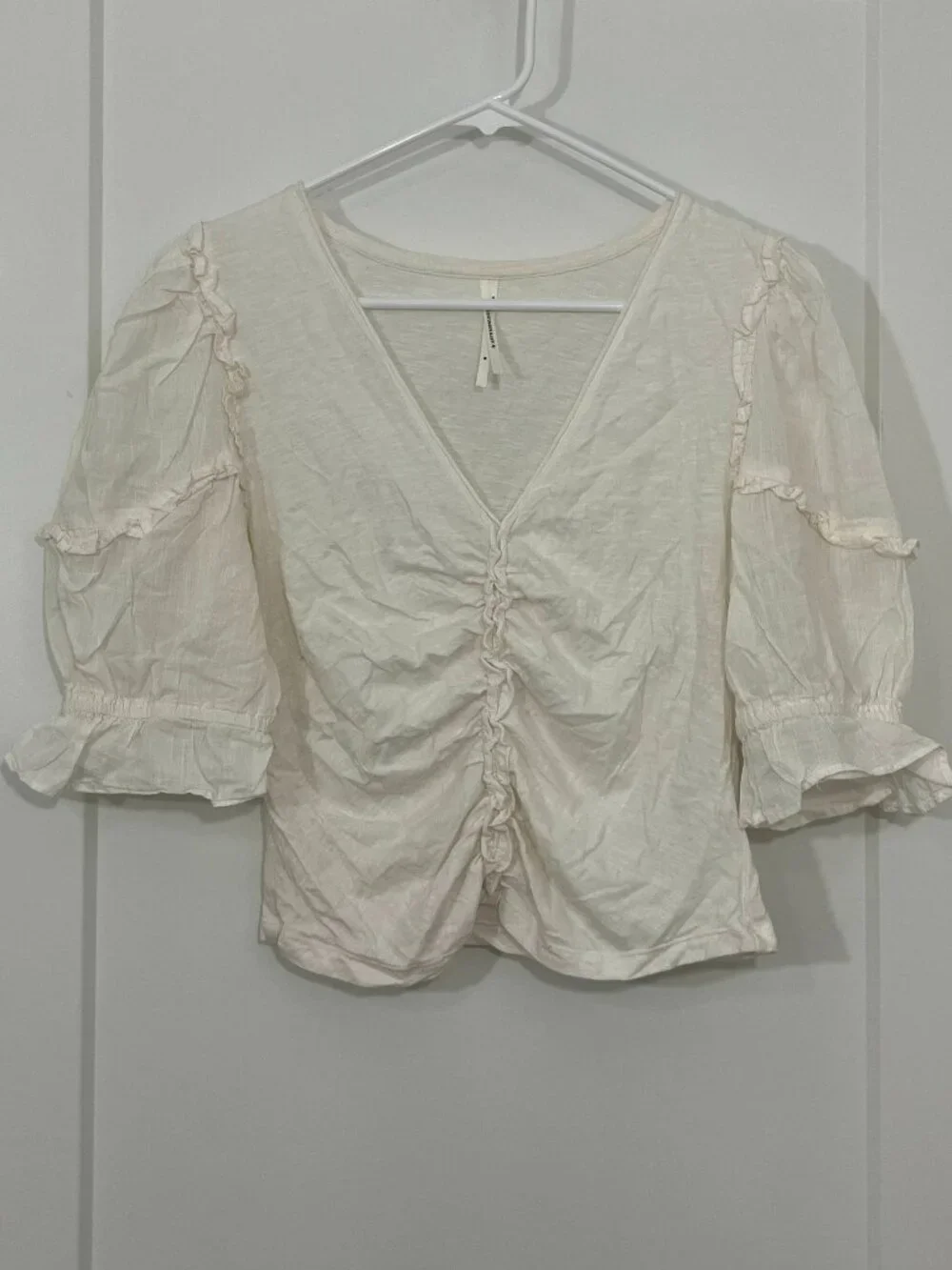 Anthropologie Medium Cream Ruffled Ruched Center V-Neck Blouse
